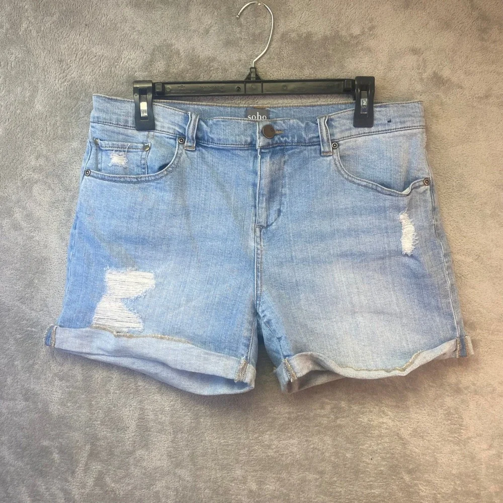 Soho New York & Company Distressed Light Wash Cuffed Denim Shorts Womens Size 6